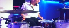 Niko - Musicien de scène et de studio donne cours de batterie