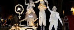 LES FEERIQUES, Cie LES ECHALAS - Déambulations d'échassiers lumineux blancs 