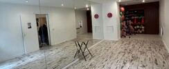 Location de 3 espaces : deux salles de danse et un bureau