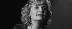 Mathilde Mauguière - Chanteuse seule en scène.