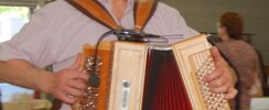 Thierry Rondeau - Accordéon, chant, flûte, batterie, percussions.