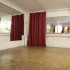 salle de danse  studio théatre avec piano