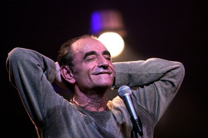 Richard Bohringer "Traine pas trop sous la pluie"