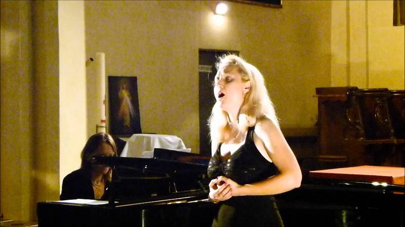 Sophie - Cours de chant individuels et collectifs,initiation au piano