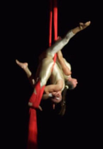 Acrobates Aériens - Artistes de Cirques