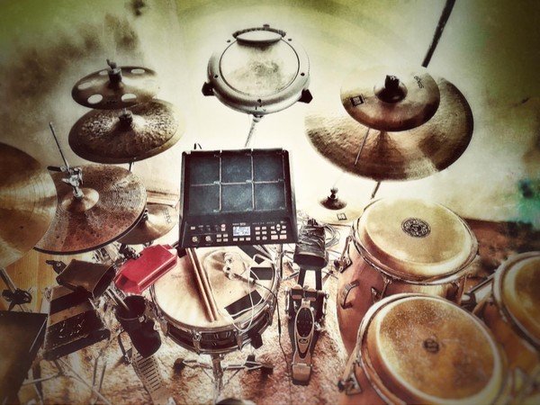 Cie LotusWorld - Stéphane Attia -  Percussions du Monde / Langages & Explorations rythmiques