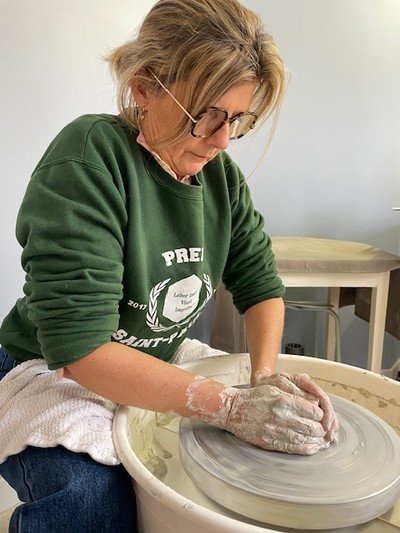 Sophie Lytka - CÉRAMIQUE - ATELIERS TOUR DE POTERIE - APPRENDRE LE TOURNAGE