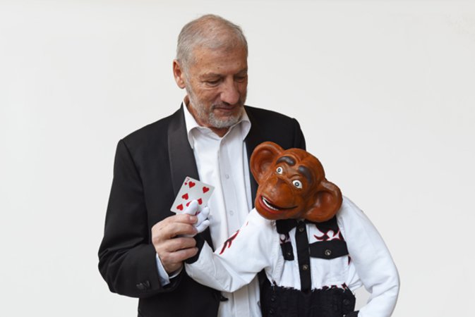 Michel Corradi  dit Michel Dary - magicien, ventriloque, marionnettes à fils et mentaliste