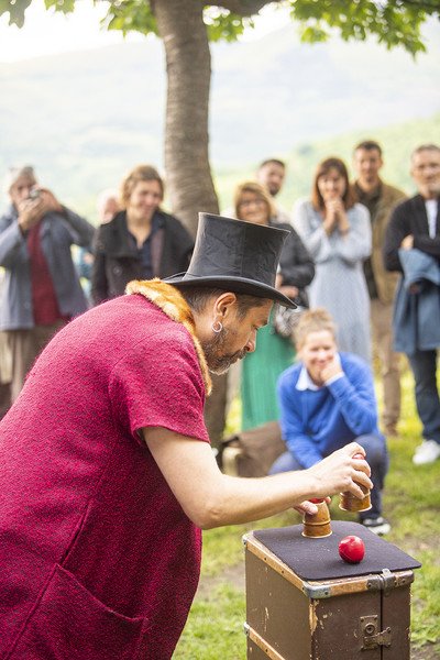 Willuberlue - Spectacle et animation jonglage poétique et magie décalée