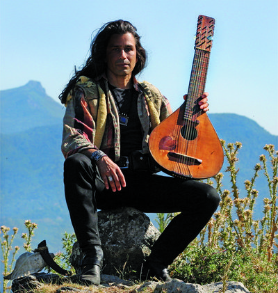 Xinarca, chant & cistre corses en concert