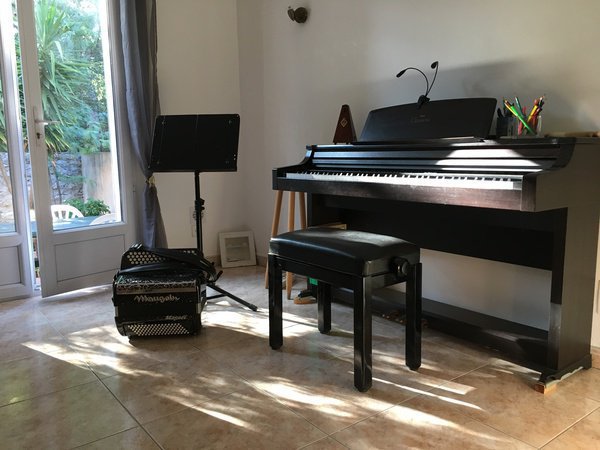 NATALE MAGALI - Cours de musique piano et accordéon chromatique