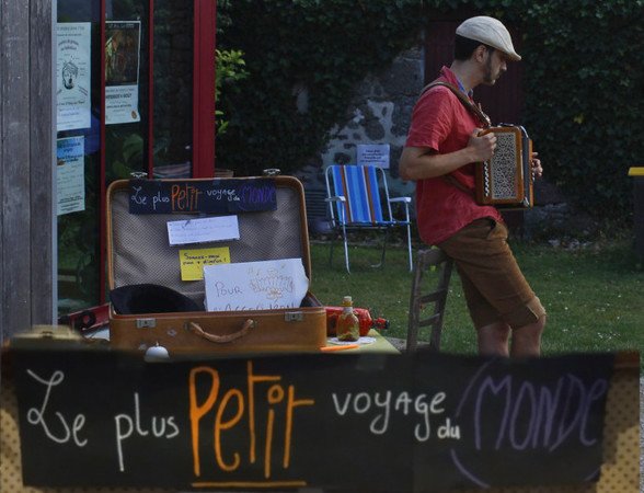 Colin Crapahute - Le Plus Petit Voyage du Mondee