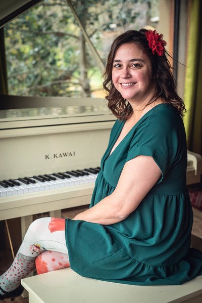 Emilie LLAMAS - Chanteuse, auteure-compositrice - Concerts