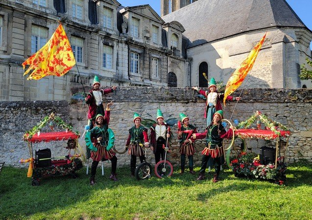 La Cie DREAMLIGHTERS - LA PARADE DES LUTINS DE NOËL LUMINEUSE