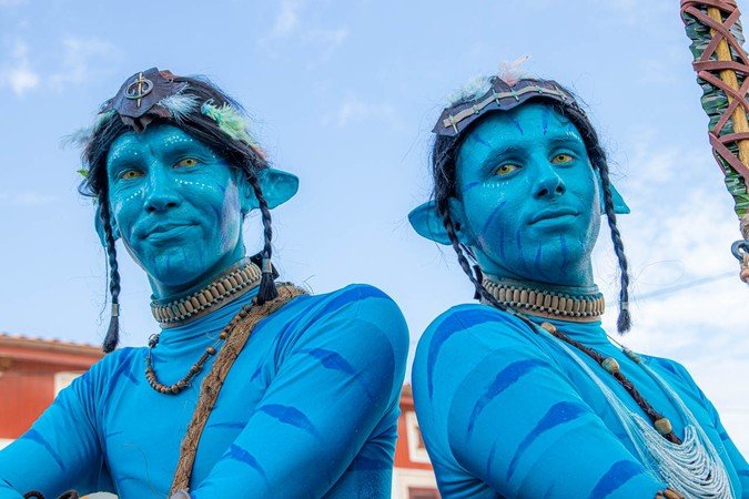 Échassiers acrobatiques - LES AVATARS ET LEUR PARADE