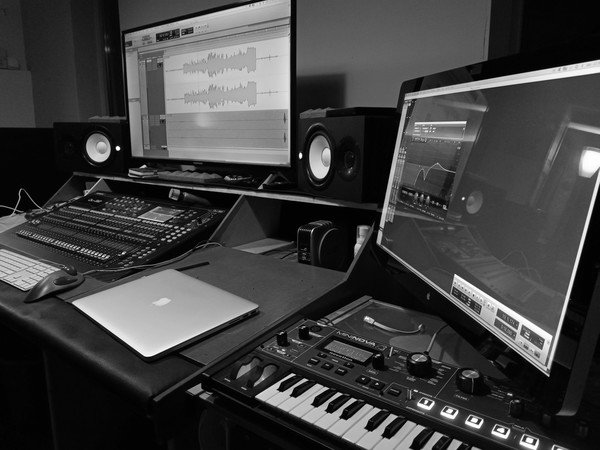 Sous les Etoiles  - RECORD YOUR BAND-Studio d'enregistrement et de répétition