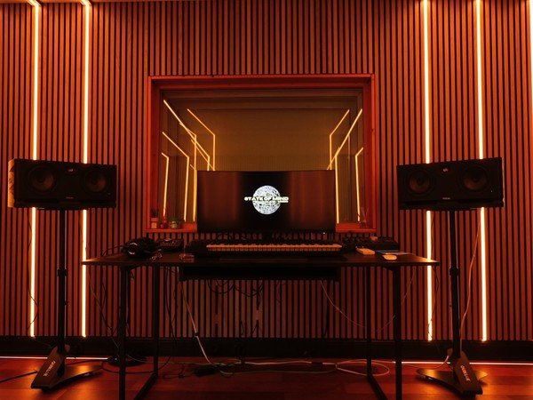 SOM RECORDS STUDIO D’ENREGISTREMENT INSONORISÉ EN LOCATION