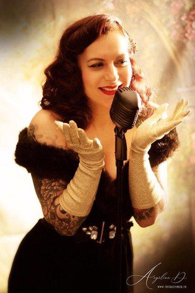 Nena Valverde - chanteuse pin-up, rétro Jazzy Swing Cabaret