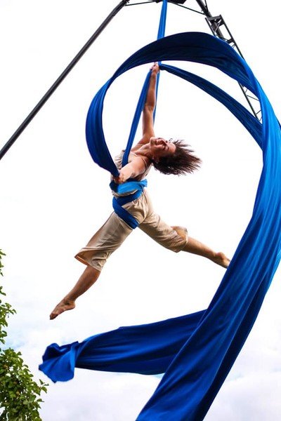  Les Arts du CIRQUE production  - Show aérien Portique et Déambulation féerique 