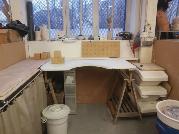 Une place se libère dans notre atelier. 