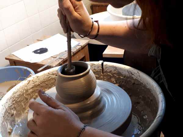Ateleir Créative Terre - Cours de poterie, modelage/sculpture, tournage