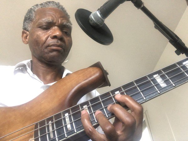 Bass&vocal  - Bassiste-chanteur en solo