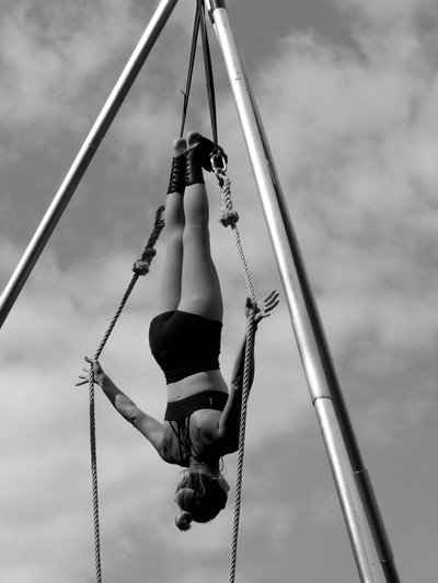 Compagnie La Grange Aux Ailes - NOX, performance aérienne et musicale, tout public, 25 min