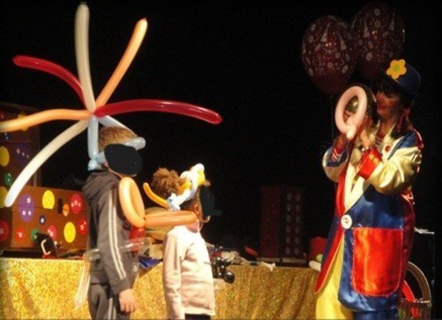 La clownette Régina - Magie comique sculptures sur ballons, goûter d'anniversaire 