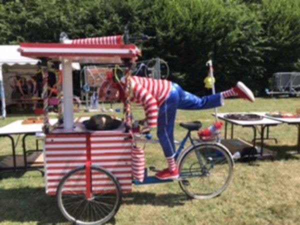 Charlie Toon - Déambulation burlesque en triporteur musical