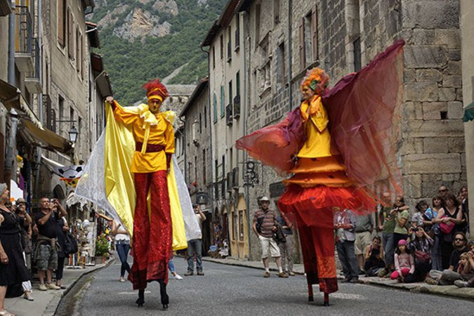 La Compagnie Cielo - Spectacles de rue : échassiers, feu, jeune public