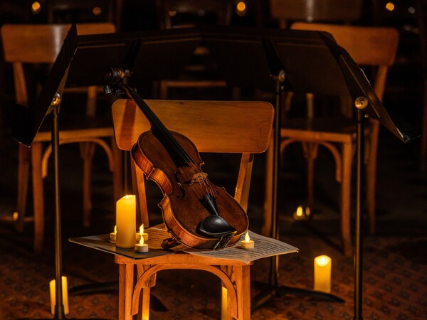 RAVEL / BRAHMS A la lueur des bougies