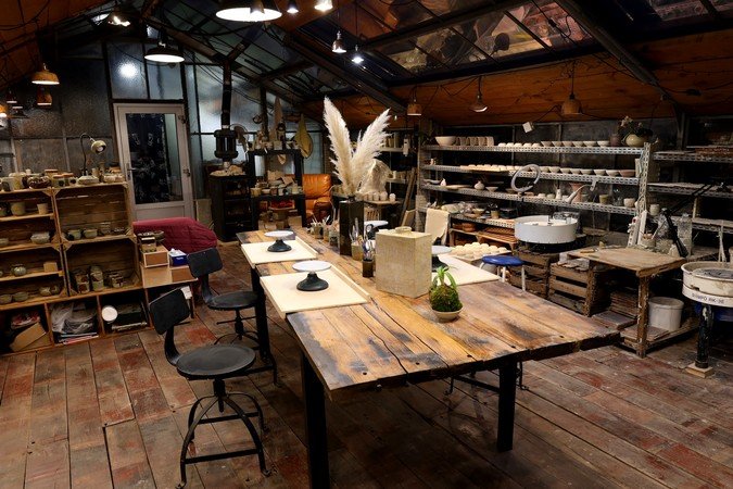 Atelier Terre et Bois - Cours poterie: modelage, tournage, atelier créatif