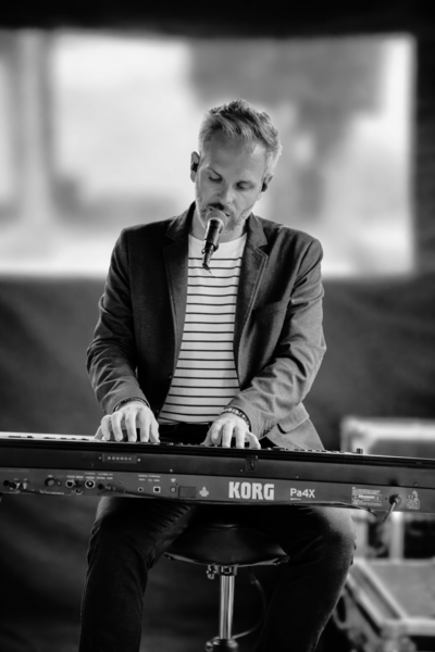 EMiL - Prestation Pianiste chanteur 