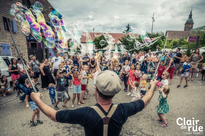 Spectacles en fixe et déambulations au Festival Clair de Rue