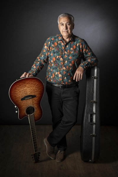 Armand - Auteur compositeur interpréte (variété Française) Guitariste