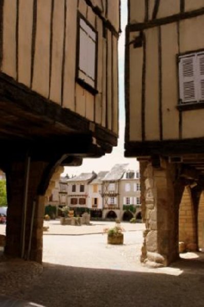 Bastide royale de Sauveterre de Rouergue "l'un des plus beaux villages de France"