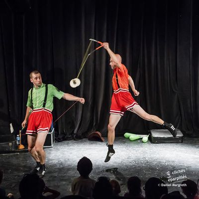 Cie les Zigomatiks - Une balle entre nous