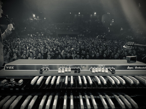 Claviériste / pianiste pro disponible immédiatement