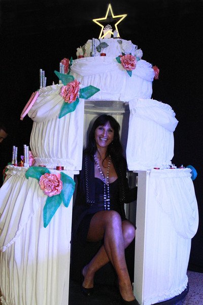 Gâteau anniversaire géant - animation faux gâteau géant anniversaire