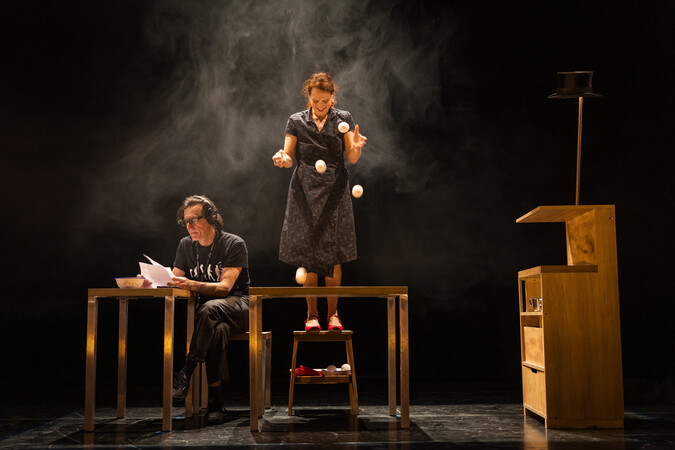 Jongloria Multitaskus - Spectacle loufoque et décalée sur la jonglerie