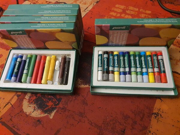 Lot de 7 boîtes de 12 pastels gras