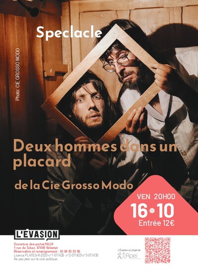 Deux hommes dans un placard