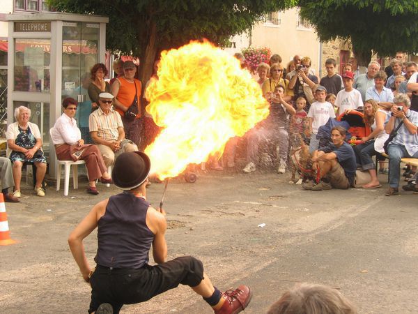 Echassiers et Cracheurs de feu