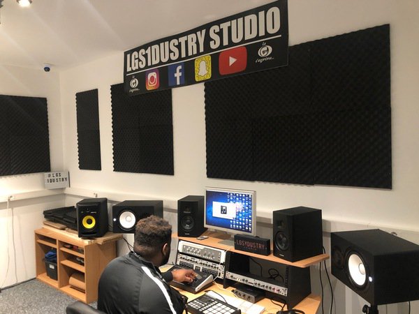 LGS 1 DUSTRY STUDIO - Studio d’enregistrement 