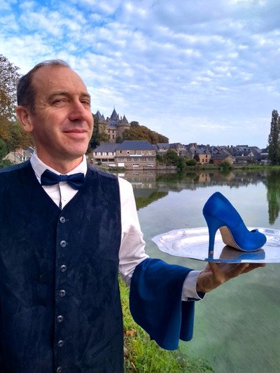 Bastien, faux serveur - Un faux serveur attentionné pour vos évènements
