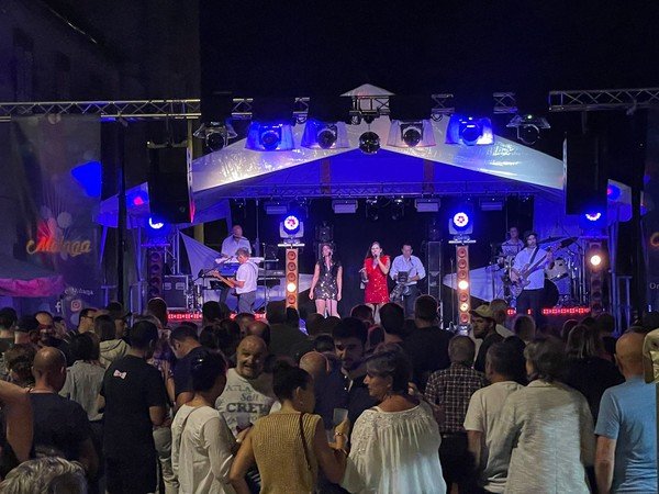 Orchestre Malaga  - Orchestre variété festif et rock attractif avec danseuses