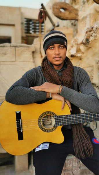 Gerbo kafel - guitare & voix,  Auteur - compositeur 