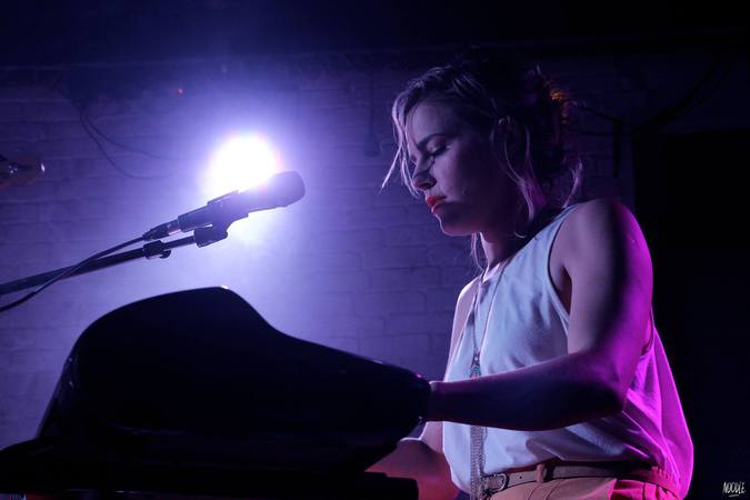 Julie - Professeure diplômée donne cours de piano à domicile 