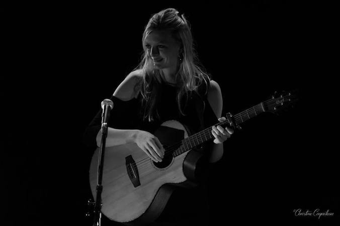 Déborah - Chanteuse guitariste propose concerts (nouvelle aquitaine)
