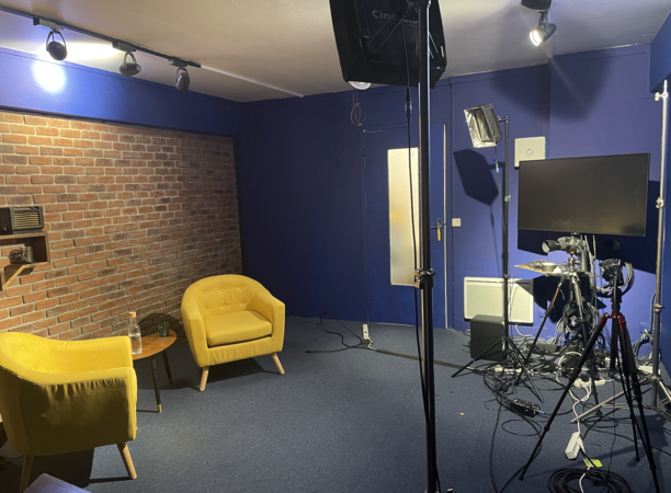 Studio d'enregistrement bien aménagé et équipé